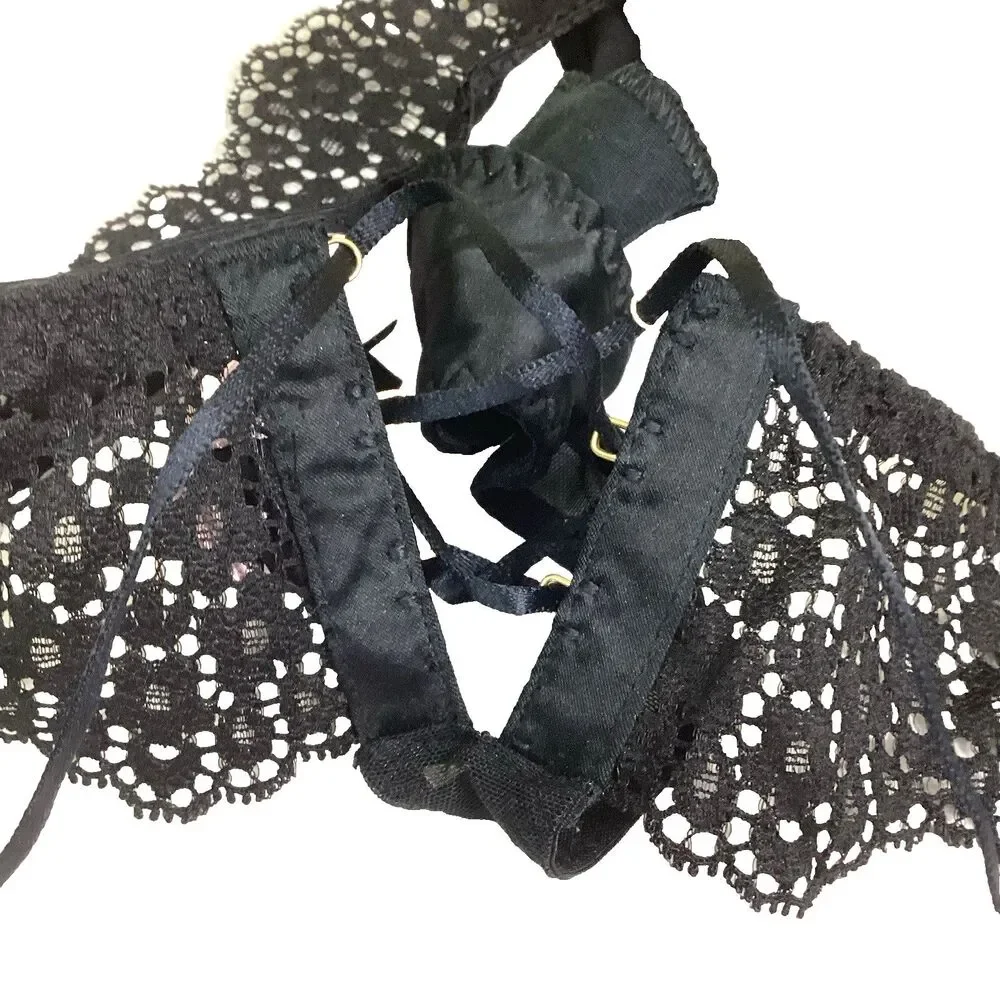 Victorias Secret Very Sexy Thong String Small/Petite Black Floral Lace Criss-Cro